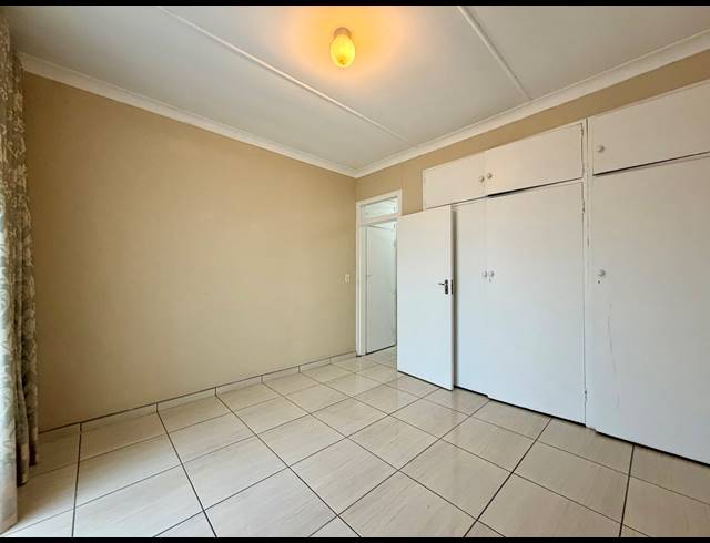 2 BEDROOM APARTMENT RENTED IN FLORIDA PARK
